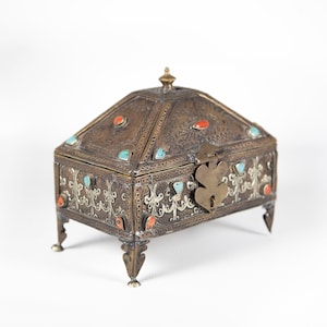 Oriental jewelry box, jewelry box, metal box worked with stone inlays, jewel box