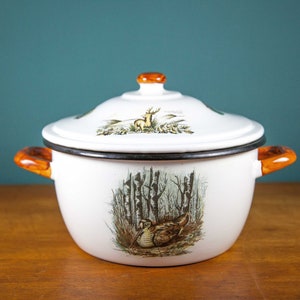 Vintage enameled pot, tureen, enamel stewpot, enameled pot, hunting pattern, kitchen, enamel, enamelware, cooking pot