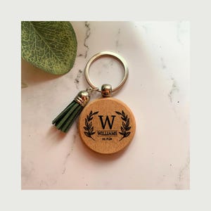 Personalized Wood Wedding Favor Keychain: Engraved Party Gifts