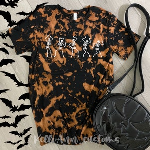 Camisa esqueleto - Camisa preta tie-dye reversa - Camisa tie-dye de Halloween - Camisa branqueada - Camisa lavada com ácido - Halloween
