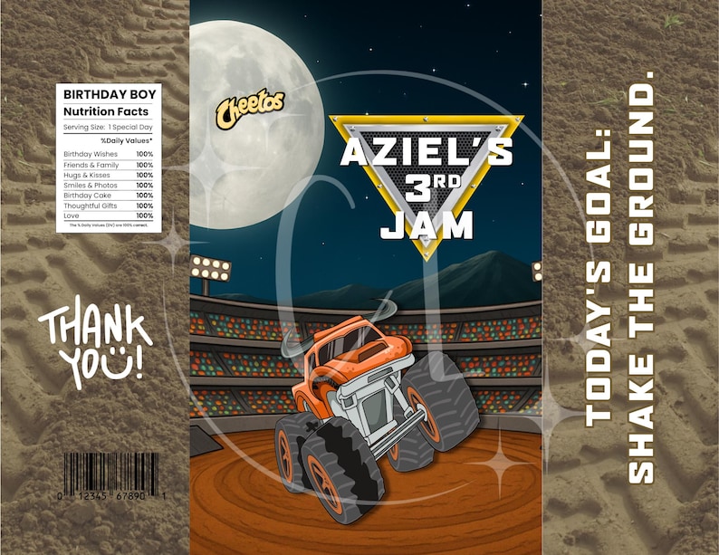 Może przedstawiać: Pomarańczowy monster truck z czarnymi oponami jest prezentowany w nocnej scenerii z dużym księżycem i trybunami. Wyświetlany jest tekst "AZIEL'S 3RD JAM", a także "TODAY'S GOAL: SHAKE THE GROUND". Projekt zawiera "BIRTHDAY BOY Nutrition Facts" i "THANK YOU!"