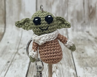 Llavero de Baby Yoda / Grogu / El Niño / El Mandaloriano / Star Wars / Ganchillo a mano / Microcrochet / Amigurumi / Adorno para mochila