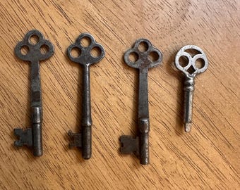 Batch of 4  skeleton keys Vintage Antique Sewing Machine Key