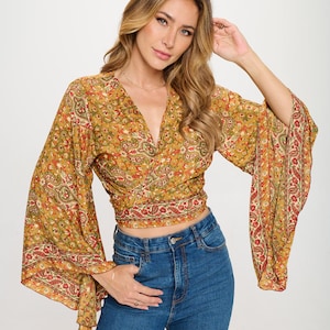 Zijden crop top met klokmouwen en gestrikte voorkant, overslagtop