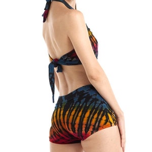 Set top e pantaloncini corti coloranti fatti a mano, top da yoga, pantaloncini da yoga, abiti rave, abiti coloranti