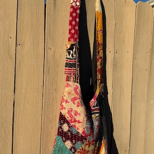 Torba typu hobo z bawełny z łatkami Kantha