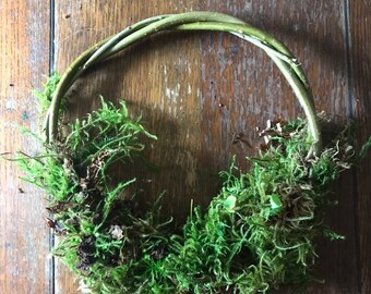 Wreath Base; moss