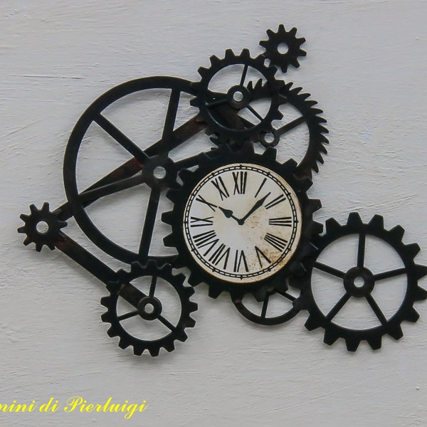 horloge murale de style industriel - fabriquée en maillechort peint en noir - maison de poupée à l'échelle 1:12e - miniature pour poupées - orologio da parete