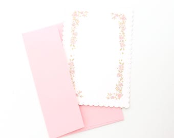 Juego de papelería con borde de encaje rosa
