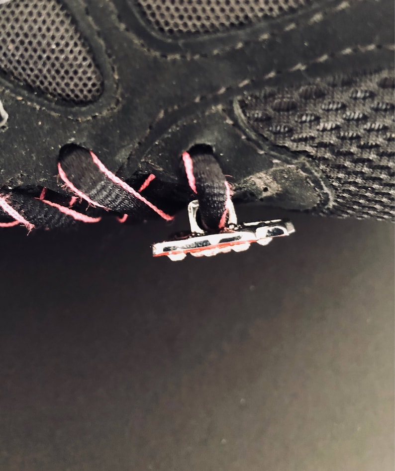 Club Minnie Mouse Bow Shoelace Charm