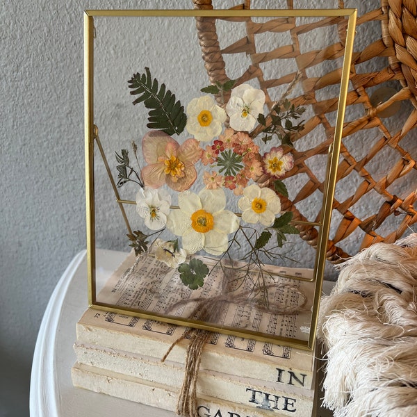 Regalo de marco floral de flor real prensado