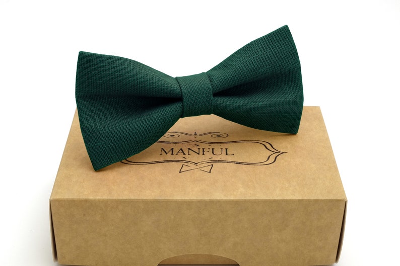 Moss green bow tie.Green bow tie.Green Necktie. Noeud papillon vert mousse.Noeud papillon vert.Cravate verte. Grüne Krawatte.Noeud papillon