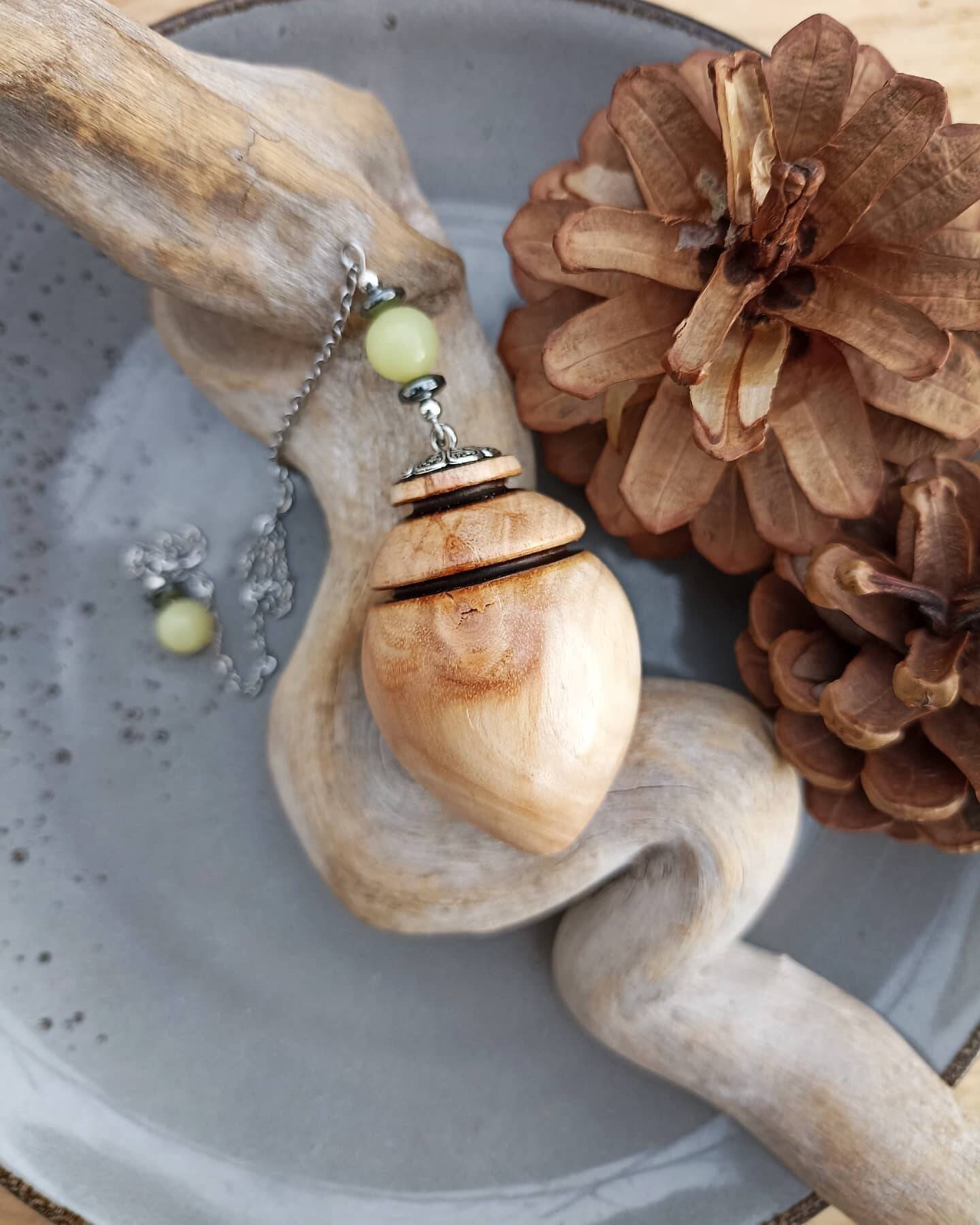 Pendule Bois de Mimosa Échauffé