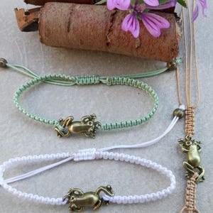 Bracelet macramé petite grenouille bronze image 1