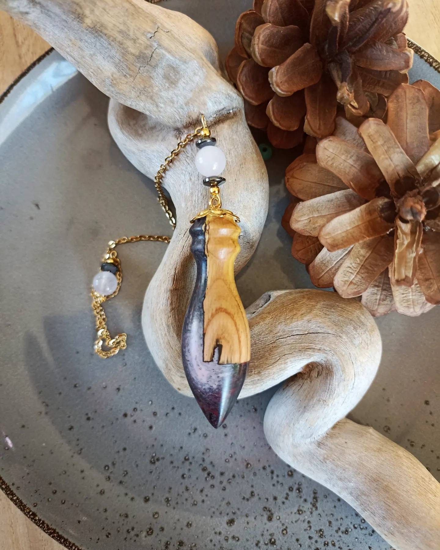 Pendule en Bois de Châtaignier et Résine