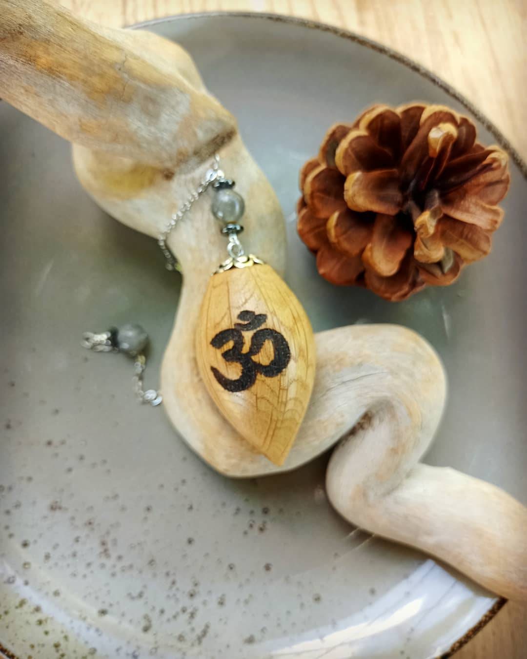 Pendule Bois de Chêne Blanc Gravure Ohm