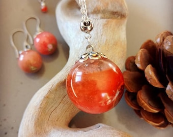 Resin ball necklace and pendant earrings set