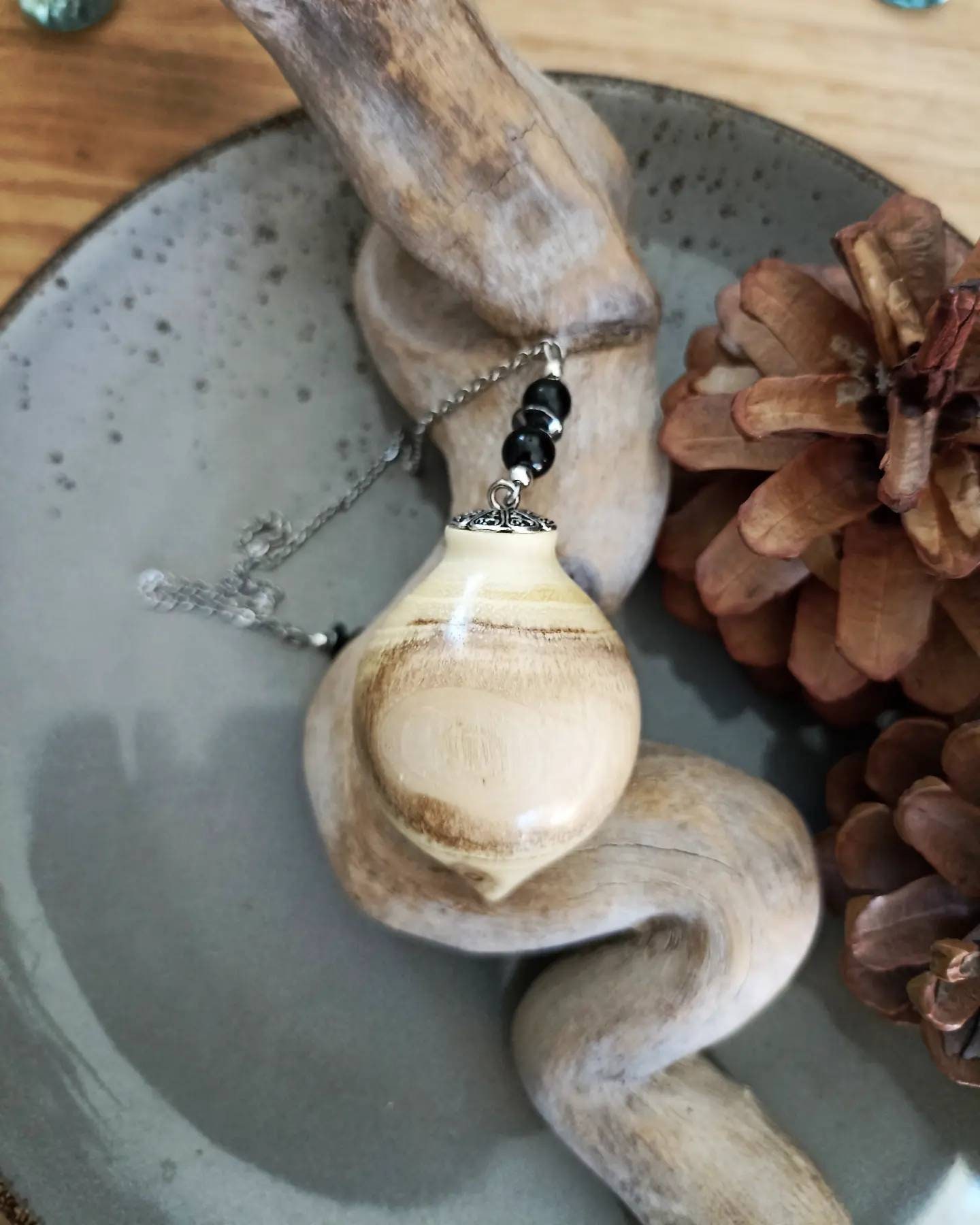 Pendule en Bois d'acacia