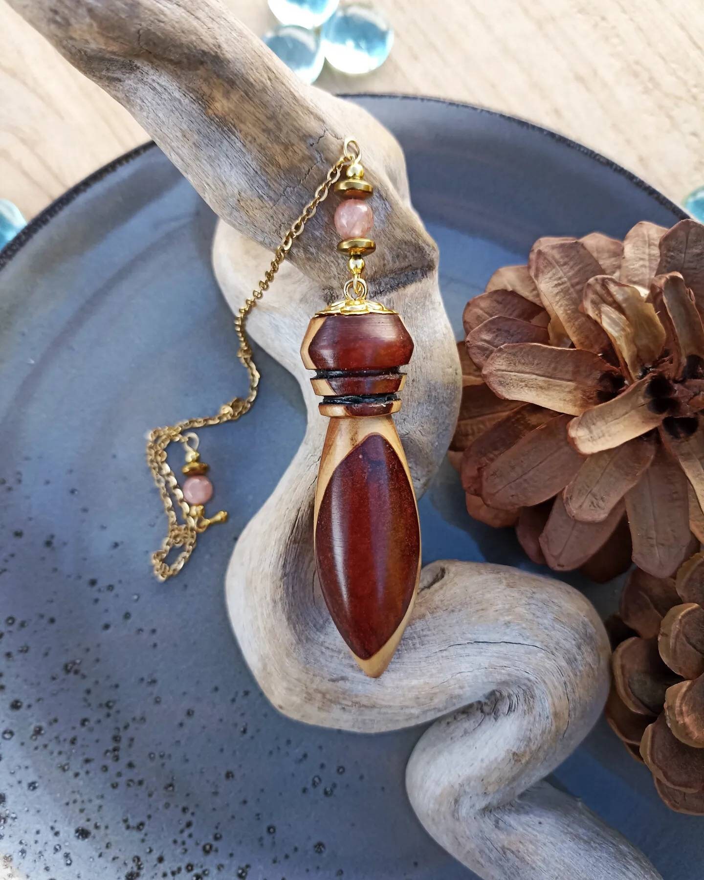 Pendule en Châtaignier et Résine