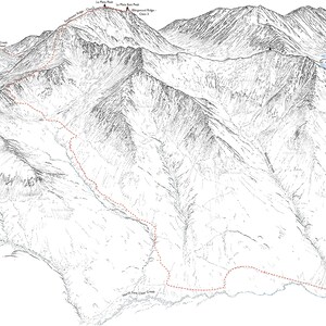 Può includere: Un disegno in bianco e nero di una catena montuosa con un sentiero a linea punteggiata rossa che conduce alla cima. Il sentiero è etichettato "La Plata Peak" e "Chicago Basin Trail".