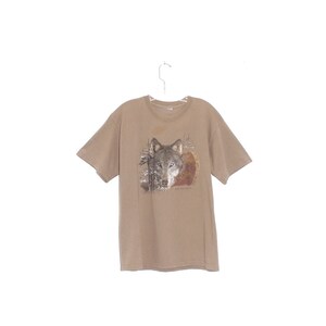 May include: A brown t-shirt with a wolf graphic and the word "Sedona" printed on the front.