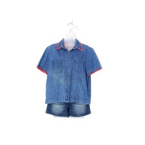 Vintage 90s Denim Short Sleeve Button Shirt – Medium Wash with Red Embroidered Trim – Y2K Grunge Streetwear