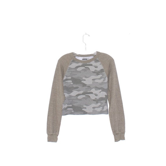 hellotommyshop Camo Thermal Crop Top Adorable Camouflage Tshirt Upcycled Reworked Custom Cropped 90s Y2K Skater Grunge Boyfriend Shirt Camping Outdoors Top