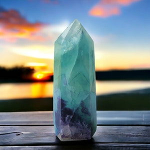 Green fluorite point