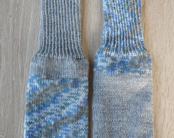 Handgestrickte bunte Wollsocken mit Kuschelfaktor, Größe  38/39, Bunt, blau, grau , Geschenk zu jedem Anlass