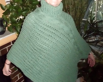 Poncho vert roseau avec tresse à la main / Cape / Elégante / étole / poncho à tricoter