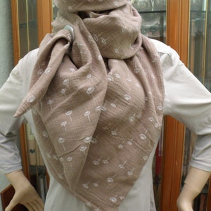 XXL muslin cloth, triangular cloth, loop, scarf, with large eyelet, earth-colored with white daisies, cotton cloth, mama cloth, nursing cloth