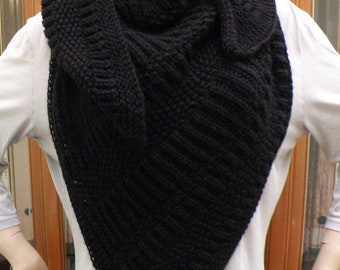 Handgebreide wollen sjaal / driehoekige sjaal / schouderdoek / gebreide sjaal / sjaal / zwart / dames / kerstcadeau