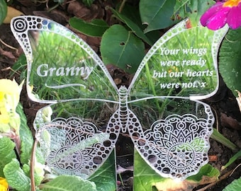 Gepersonaliseerde Memorial Butterfly, Gegraveerd met een naam en je eigen tekst, Een begraafplaatsdecoratie of een rouwgeschenk, Remembering Mom