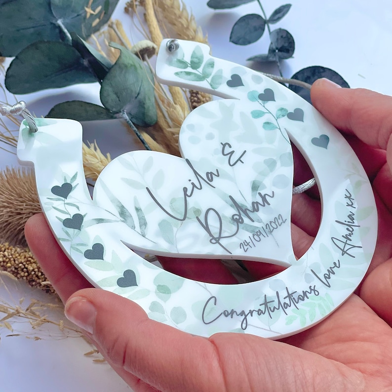 Personalised Good Luck Wedding Horseshoe Lucky Wedding Decoration White Horseshoe for Bride Mr & Mrs Wedding Present image 3