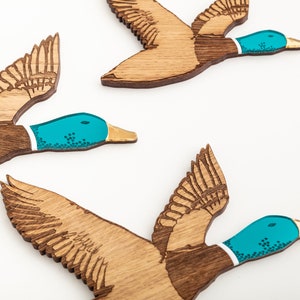 Ensemble de 3 canards volants, canards Hilda des années 1950, décoration champêtre, décoration murale en bois unique, cadeau fête des pères 2024, cadeau de chasse pour papa image 3