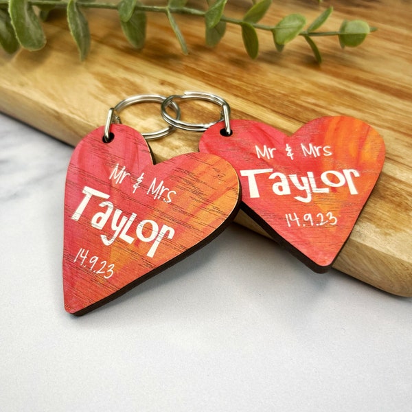 2 x Couples Personalised Keyring for Mr and Mrs with Wedding Date, Wooden Heart His and Hers Keyrings, Small Wedding Gift for Bride & Groom