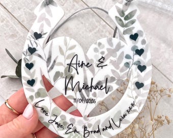 Personalised Good Luck Wedding Horseshoe - Lucky Wedding Decoration - White Horseshoe for Bride - Mr & Mrs Wedding Present