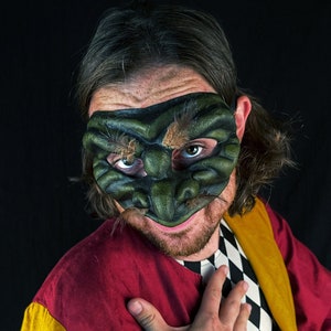 Brighella Mask: Commedia dell&#39;Arte Green Theater Venetian Masquerade Costume for Carnival & Halloween