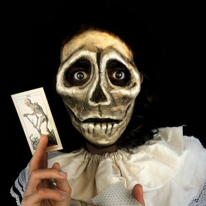 Eerie Skull Masquerade Mask: Gothic Halloween Costume Accessory for Spooky Parties & Events