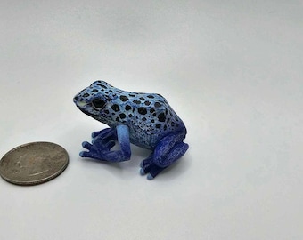 Azureus Frog Model (Gachapon Toy)
