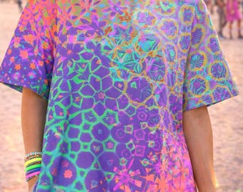 Psychedelic Floral Oversized Cotton T-Shirt, Fractal Flower AOP Rave Shirt, Colorful Trippy Festival Outfit, Neon Abstract Streetwear Tee