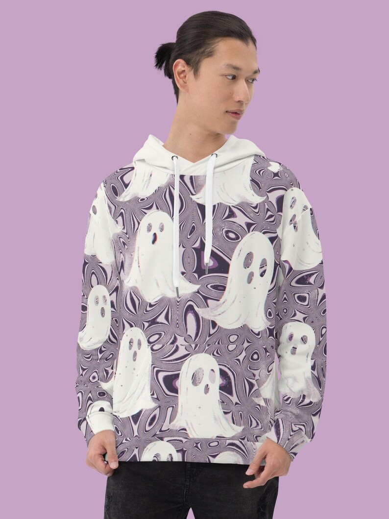 Puede incluir: Una sudadera con capucha blanca con un patr&oacute;n de remolinos p&uacute;rpura y blanco y siluetas de fantasmas blancas.