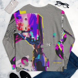 K&ouml;nnte beinhalten: Grauer Pullover mit einem bunten Grafikdruck einer Frau, die ein Virtual-Reality-Headset tr&auml;gt. Die Grafik enth&auml;lt einen pixeligen Hintergrund und den Text "CYBER DREAM BY KACIX".