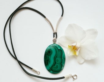 Wisiorek naturalny malachit, Srebro, Zielony kamień amulet, Biżuteria z malachitu, Kamienie na czakry, Prezent dla kobiety, Wisiorki damskie