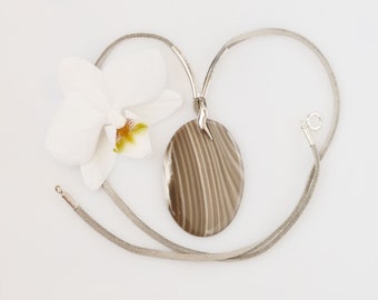 Elegant uniek cadeau voor een vrouw, Gestreepte vuursteen hanger, Zilveren ketting met steen Voor een vrouw op een huwelijksverjaardag Voor een 50e verjaardag