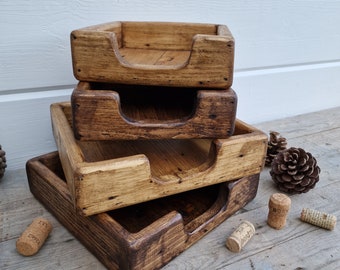 Rustic Napkin Holder / Reclaimed Wood Napkin Dispenser / Napkin Tray / Reclaimed Pallet Timber / Farmhouse Decor / Rustic Table Centerpiece