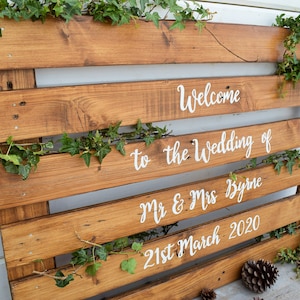 Hand Painted Rustic Personalised 'Welcome' Wedding Sign / Pallet Wood Sign / Wedding Reception / Wedding Decor / Wedding Signage image 3