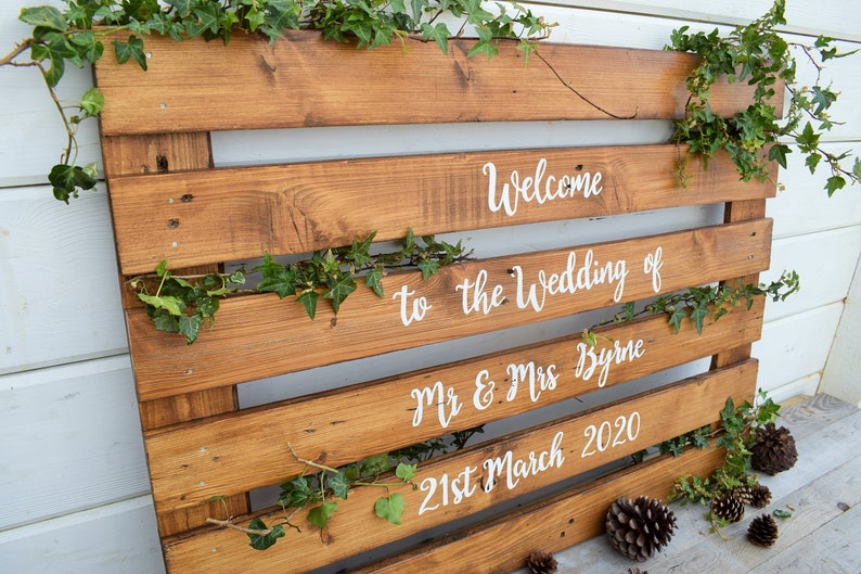 Hand Painted Rustic Personalised 'Welcome' Wedding Sign / Pallet Wood Sign / Wedding Reception / Wedding Decor / Wedding Signage image 3