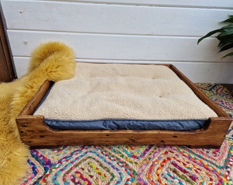 Handcrafted Rustic Reclaimed Wooden Dog Bed / Solid Wood Cosy Dog Crate / Farmhouse Pet Sleeper / Pet Bed / Pet Furniture / Pet Cot Cosy