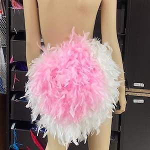 Disfraz de flamenco con cola de color rosa claro y blanco, estilo boa con tutú y plumas, estilo showgirl burlesque. Fabricado con orgullo en EE. UU.